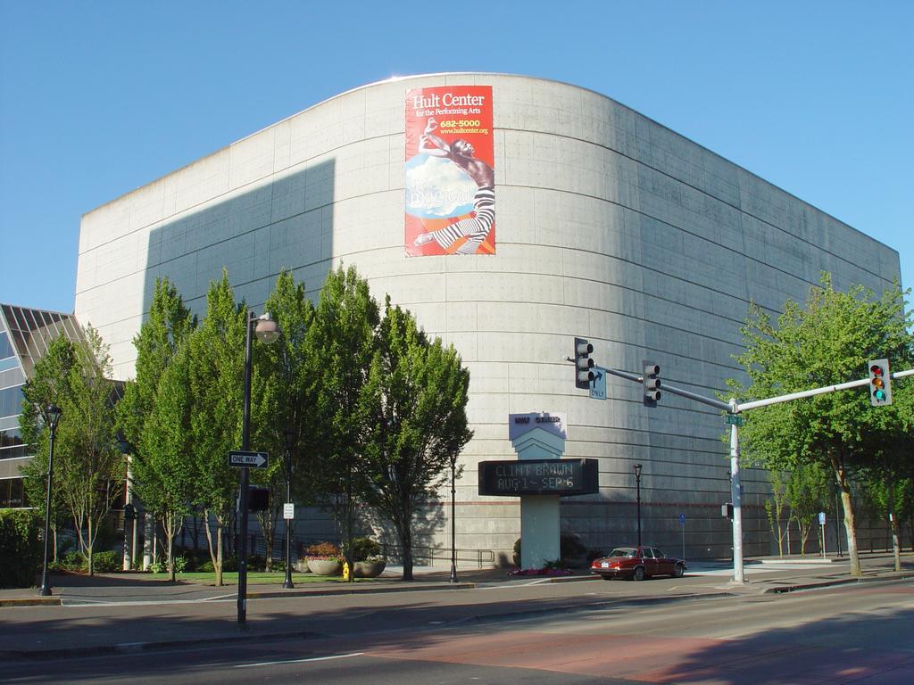 Travelodge By Wyndham Eugene Downtown/University Of Oregon Buitenkant foto